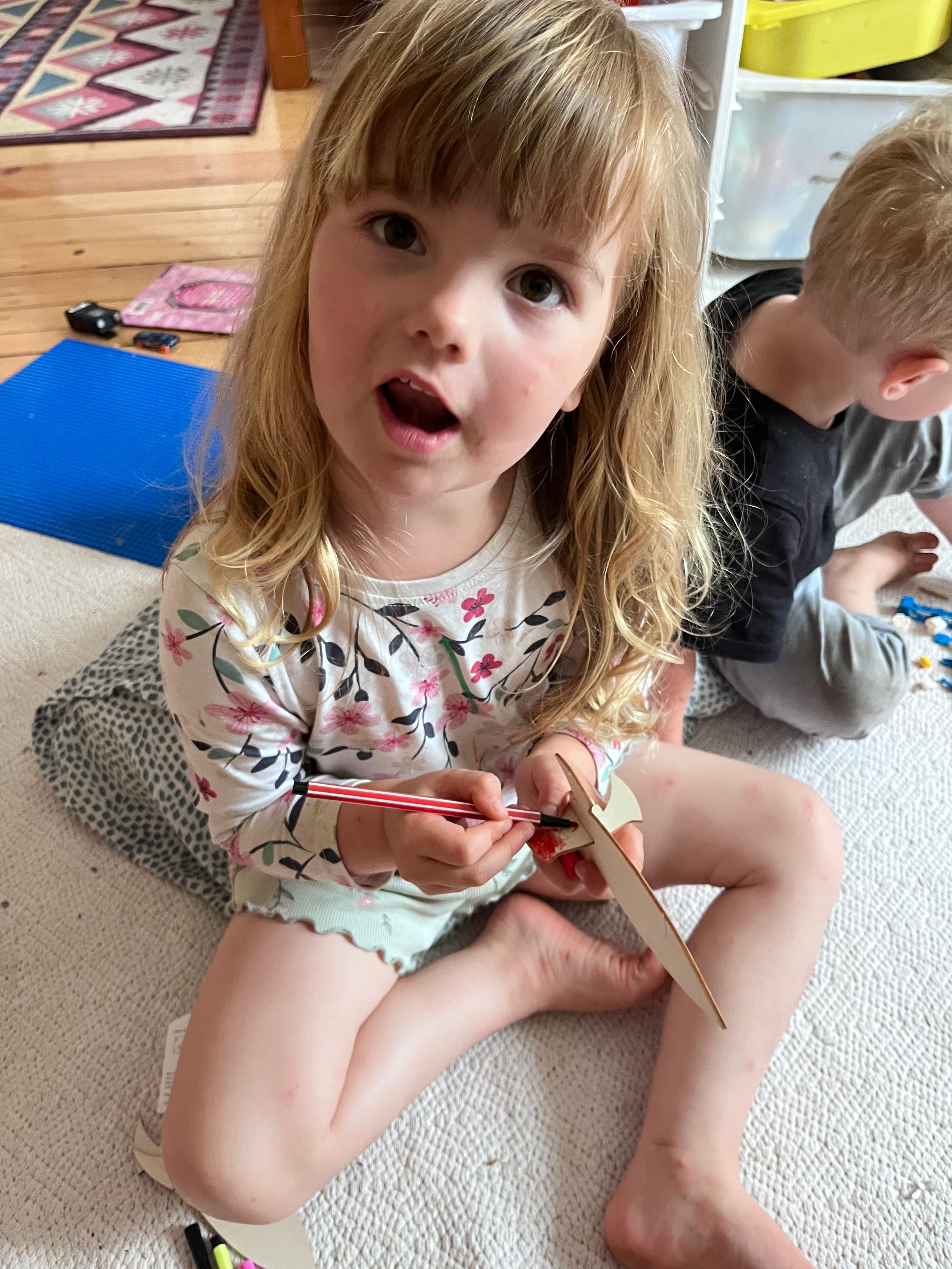 Bērnu rokdarbu kastītes radošais kosmosa kuģis