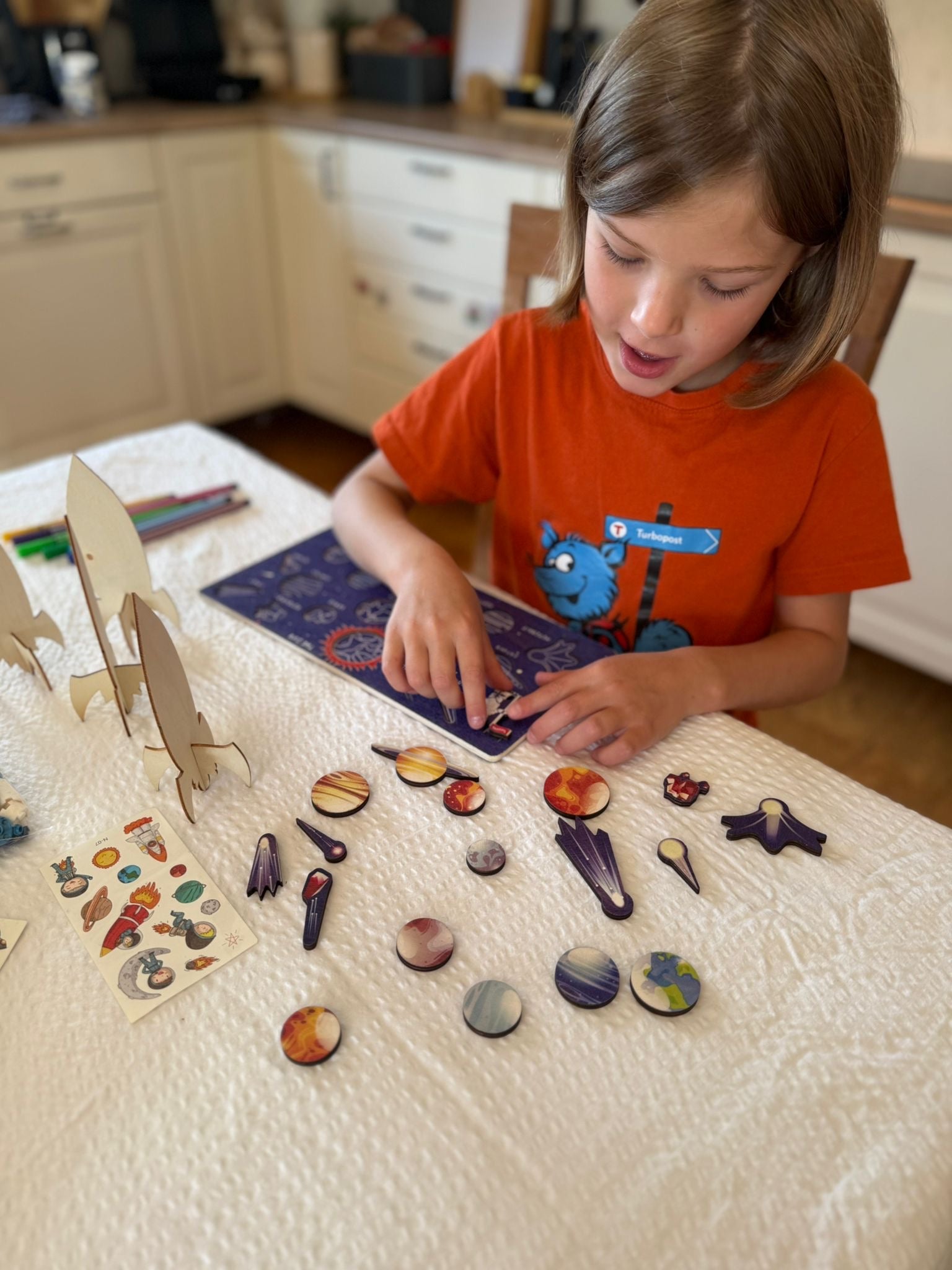 Bērnu rokdarbi kosmosa tēmā